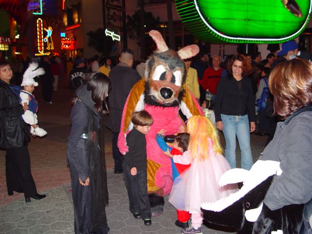 [Halloween2002_CityWalk_58.jpg]