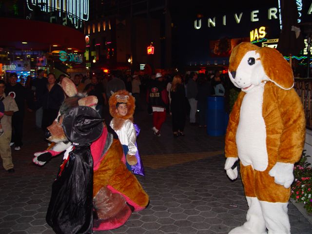 [Halloween2002_CityWalk_60.jpg]