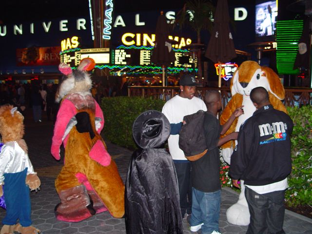 [Halloween2002_CityWalk_62.jpg]