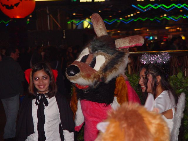 [Halloween2002_CityWalk_64.jpg]