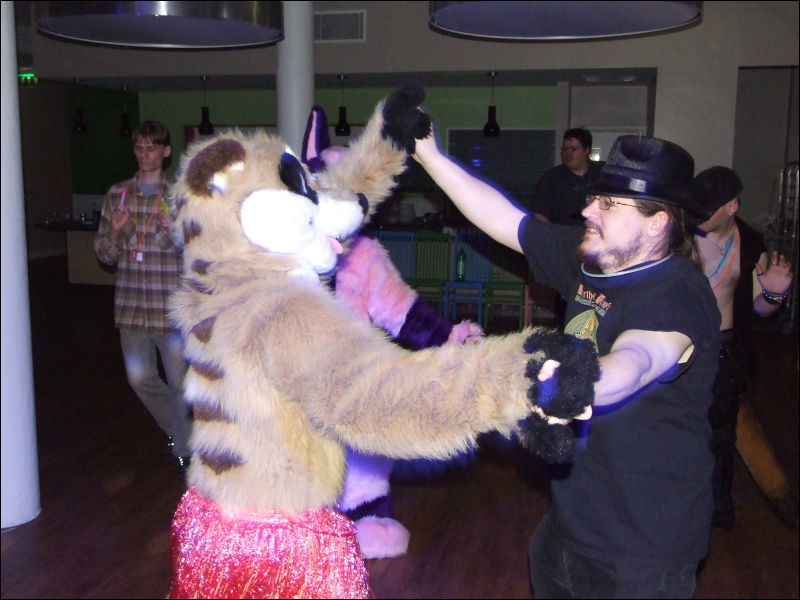 [Mikepaws_Confuzzled2008_309.jpg]