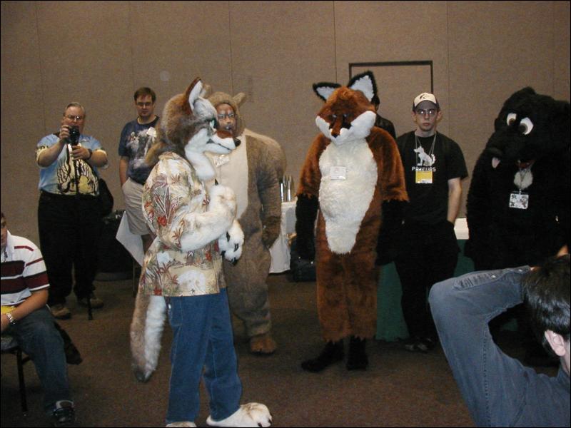 [Tuxskunk_Conifur2003_328.jpg]