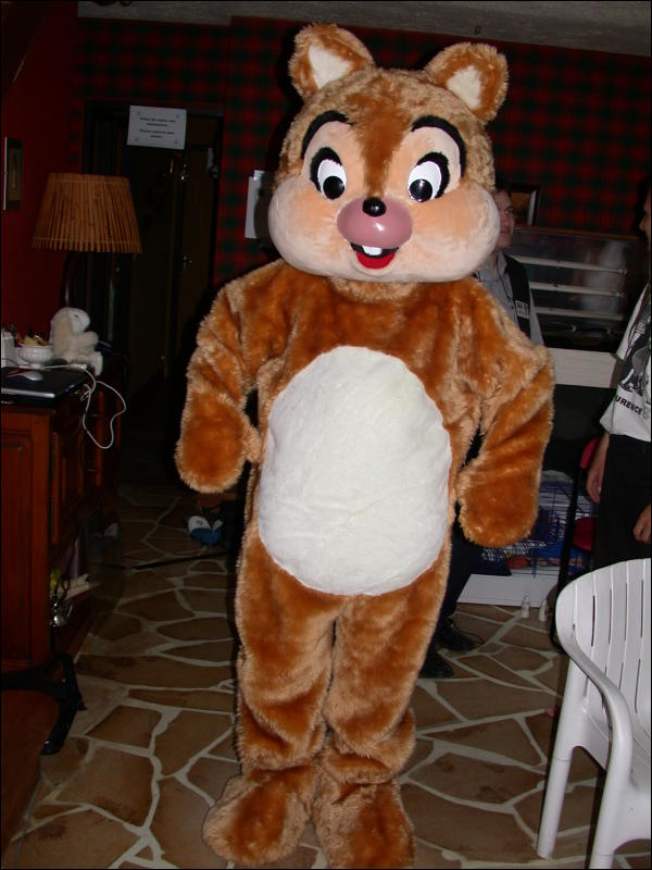 [Tim_FF2003_032_FursuitTryout_wornbyKFen.jpg]