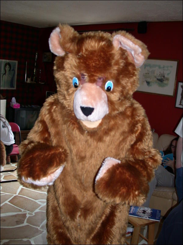 [Tim_FF2003_055_FursuitTryout_wornbycLx.jpg]