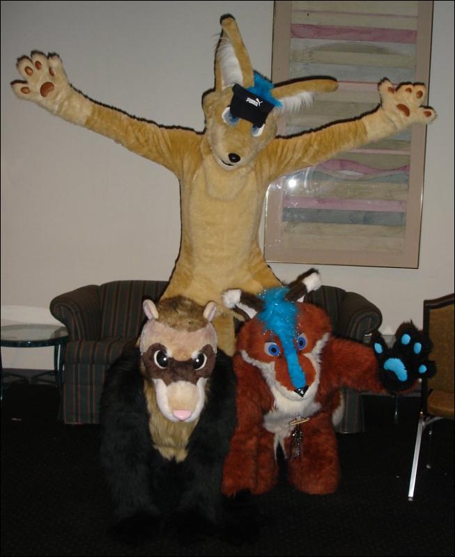 [WhiteWolf_FWA2007_3suits12.jpg]