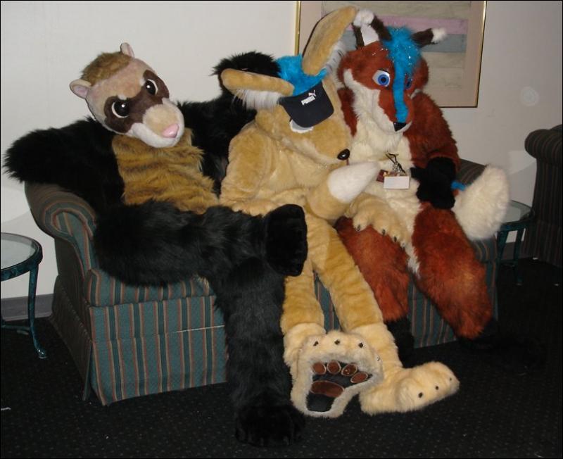 [WhiteWolf_FWA2007_3suits3.jpg]