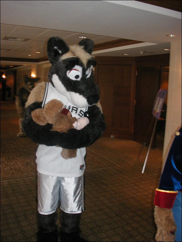 [TuxSkunk_FC2003_516.jpg]