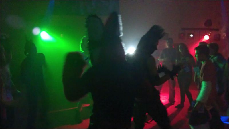 [Konu_Gdakon2013_Furdance_Saturday_1.jpg]