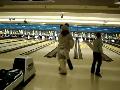 [Kofu Bowling 200603 09.mpg]