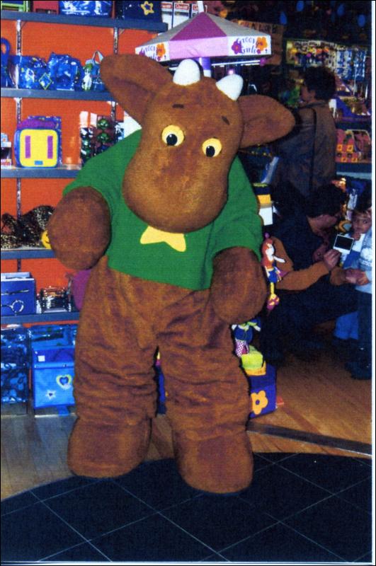 [Robin_2000_009_ElliotMoose.jpg]