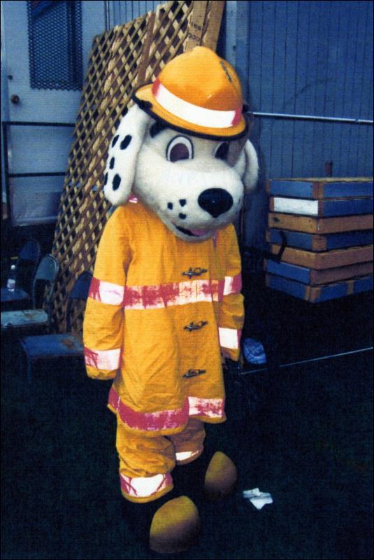 [Robin_2000_053_SparkyTheFireDog.jpg]