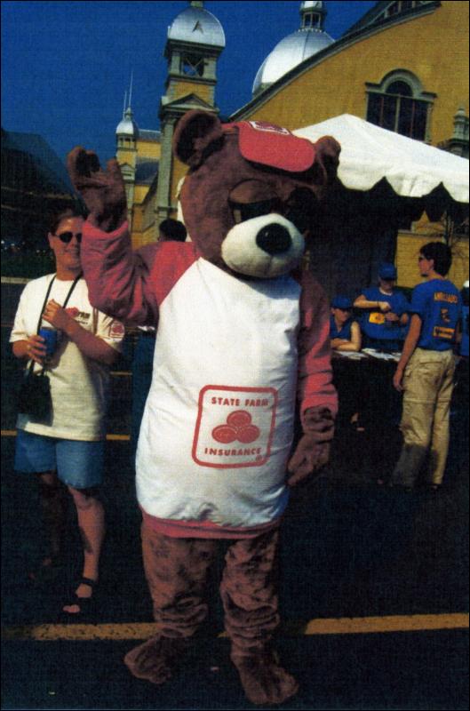 [Robin_2000_065_GoodNeighbourBear.jpg]