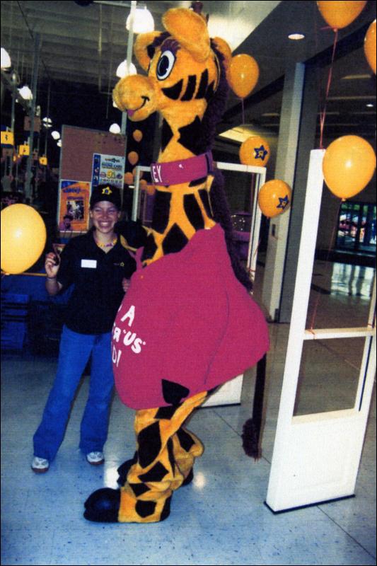 [Robin_2001_049_GeoffrayGiraff.jpg]