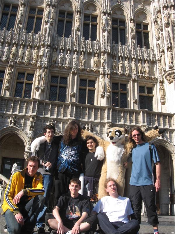 [FtkcLx_Paqualibi200704_038_GroupPhotoGrandPlace2.jpg]