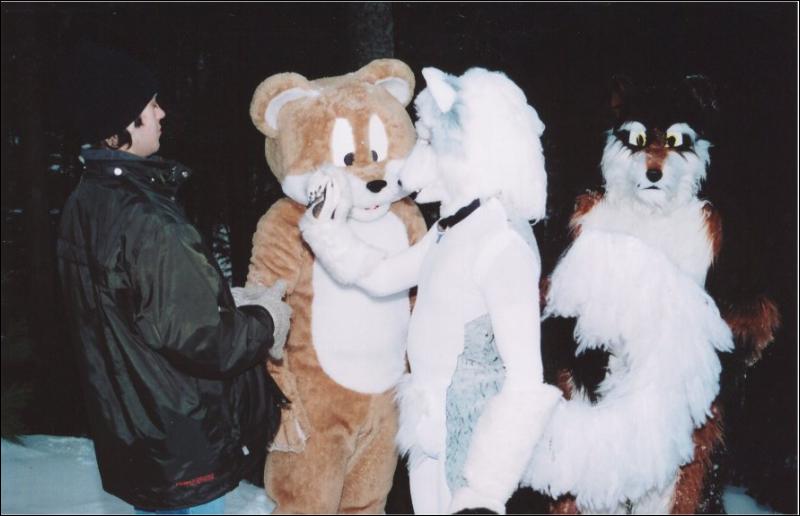 [Furbo_SF2002_outside07.jpg]