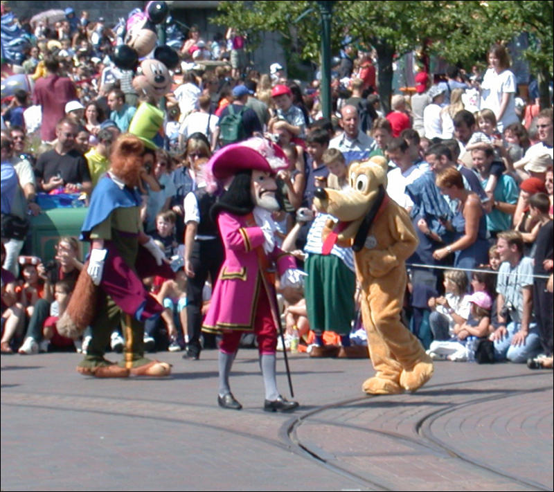 [Tim_EuroDisney20010811_06.jpg]