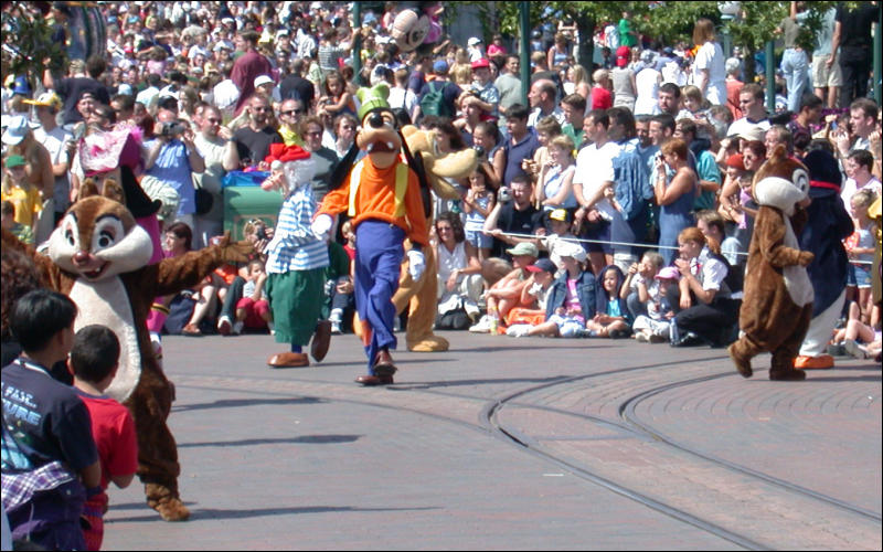 [Tim_EuroDisney20010811_07.jpg]