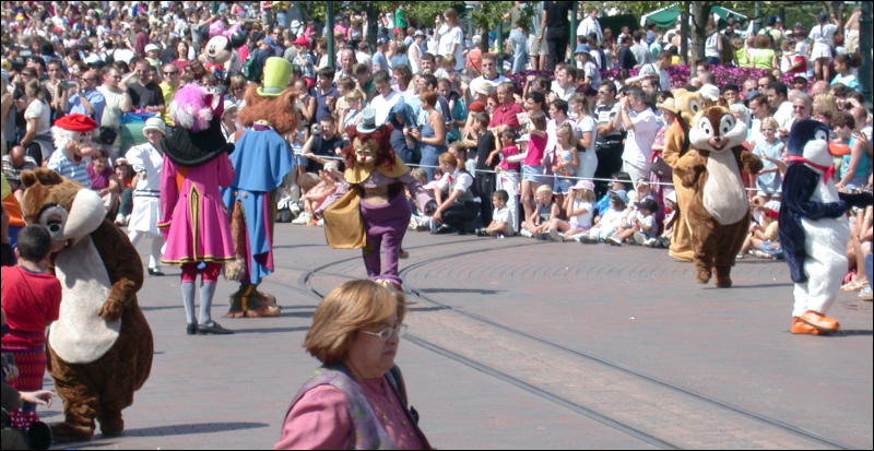 [Tim_EuroDisney20010811_08.jpg]