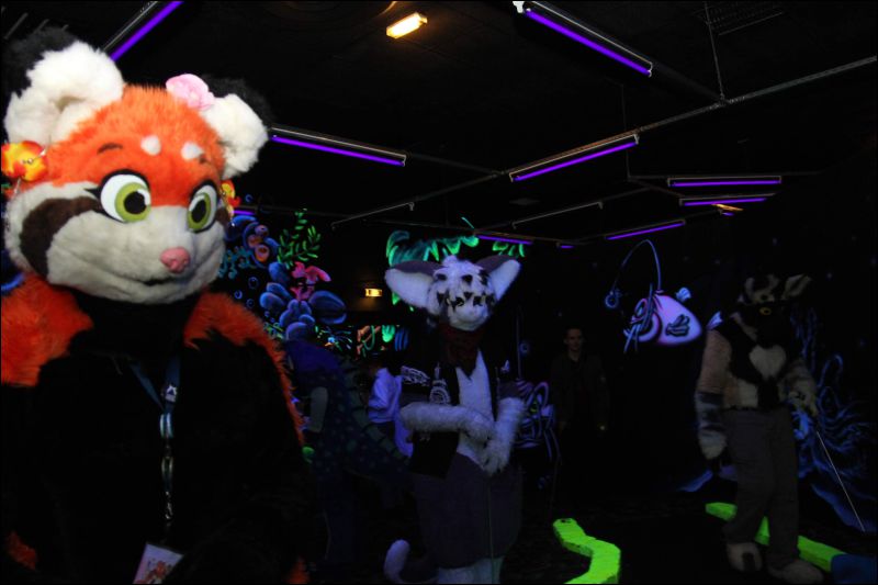 [Buster_FursuitBlackLight_201301_4993.jpg]