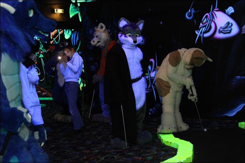 [Buster_FursuitBlackLight_201301_4999.jpg]