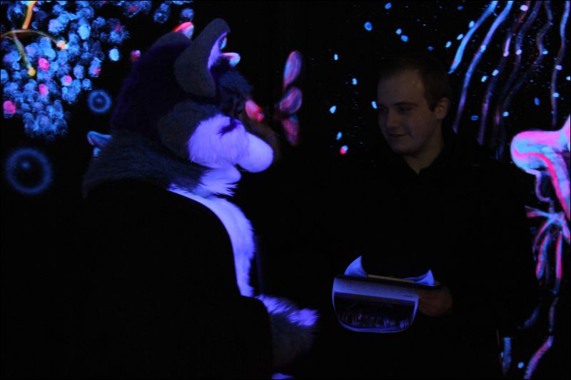 [Buster_FursuitBlackLight_201301_5002.jpg]