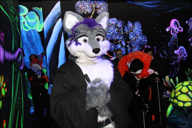 [Buster_FursuitBlackLight_201301_5004.jpg]