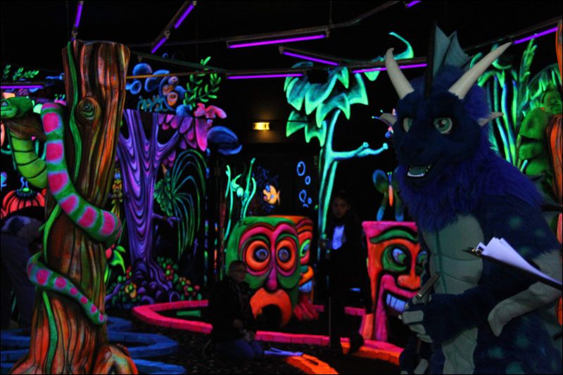 [Buster_FursuitBlackLight_201301_5017.jpg]