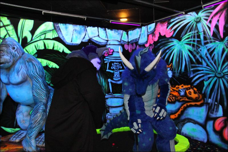 [Buster_FursuitBlackLight_201301_5019.jpg]