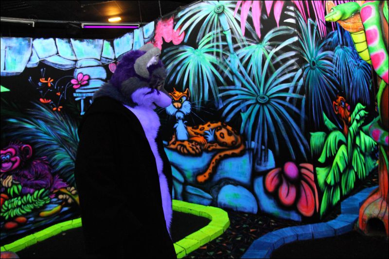 [Buster_FursuitBlackLight_201301_5023.jpg]