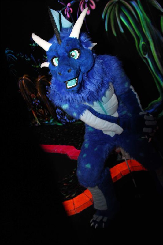 [Buster_FursuitBlackLight_201301_5027.jpg]