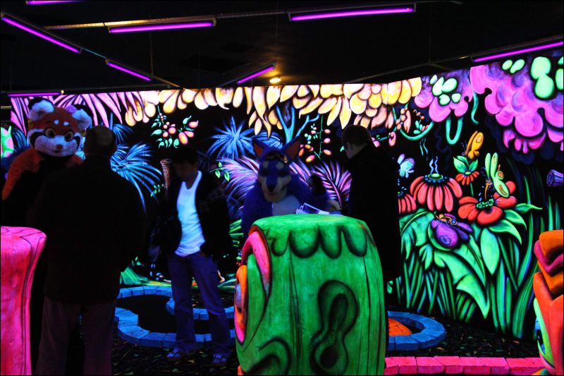 [Buster_FursuitBlackLight_201301_5033.jpg]