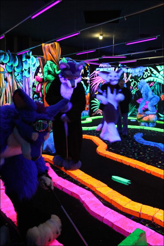 [Buster_FursuitBlackLight_201301_5038.jpg]