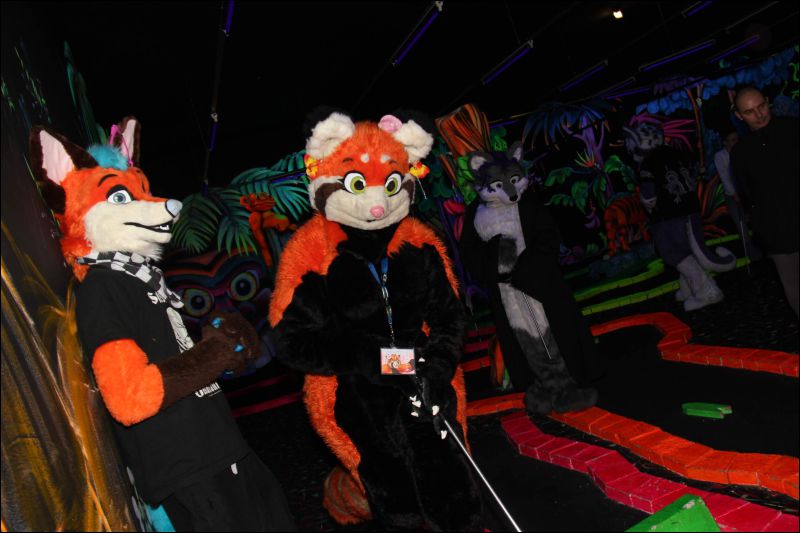 [Buster_FursuitBlackLight_201301_5039.jpg]