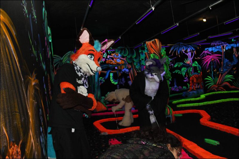 [Buster_FursuitBlackLight_201301_5041.jpg]