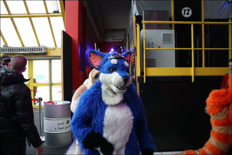 [Hai_FursuitBlackLight_201301_0604.jpg]