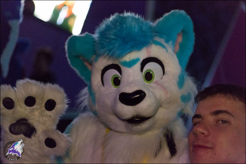 [Tango_FursuitBlackLight_122.jpg]