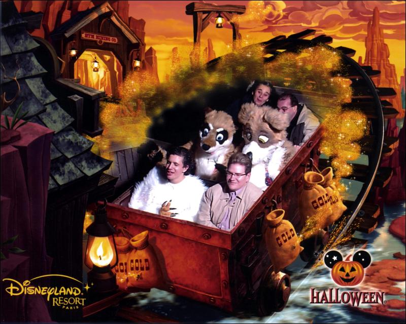 [20041031_DisneylandHalloween_BigThunder.jpg]