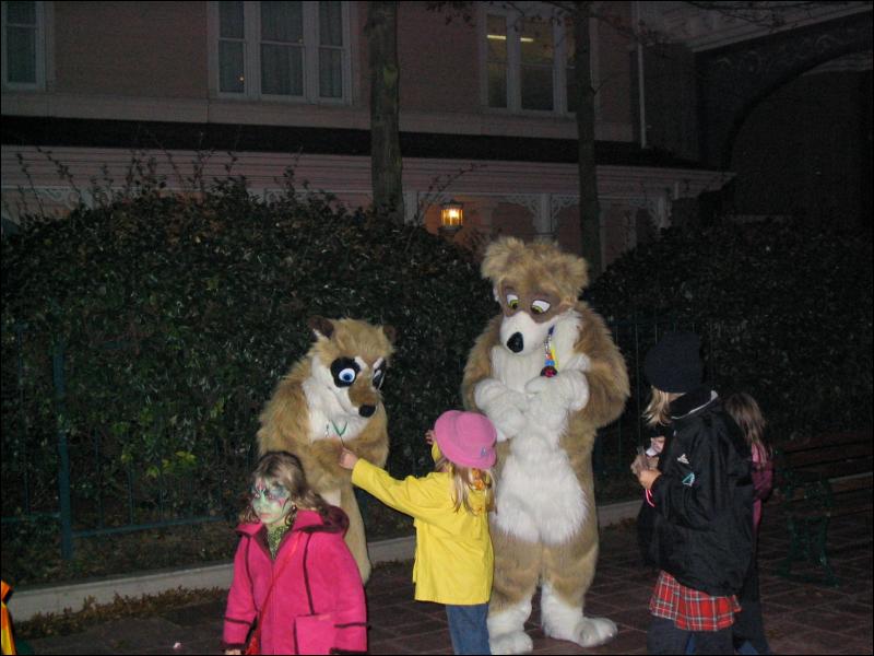 [Morkheleb_200410DisneylandHalloween_10.jpg]