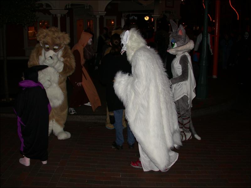 [Num8_200410DisneylandHalloween_11.jpg]