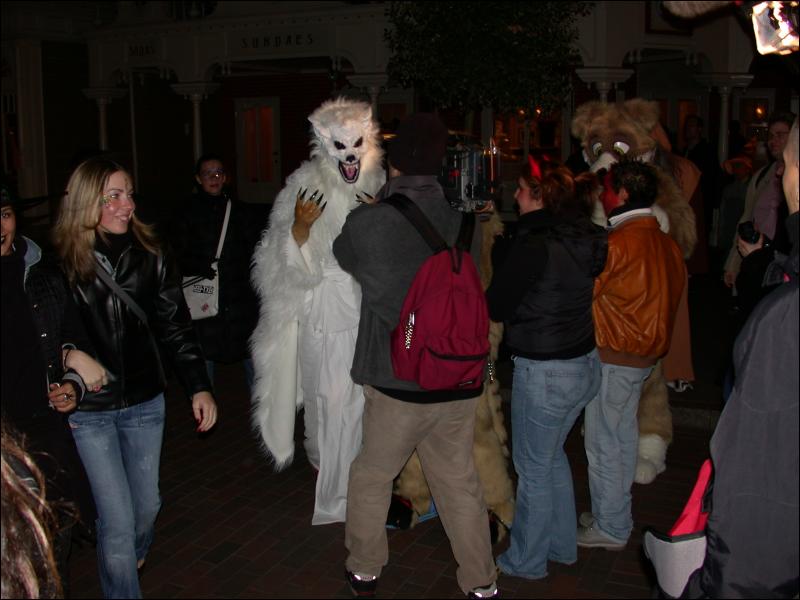 [Num8_200410DisneylandHalloween_12.jpg]