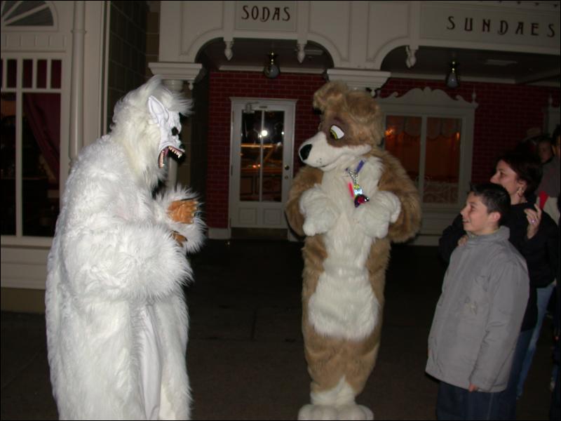 [Num8_200410DisneylandHalloween_17.jpg]