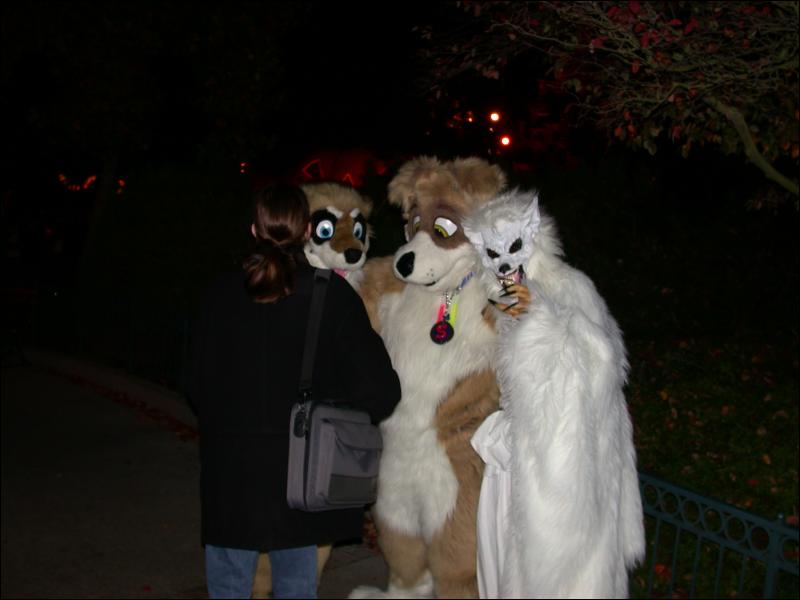 [Num8_200410DisneylandHalloween_18.jpg]