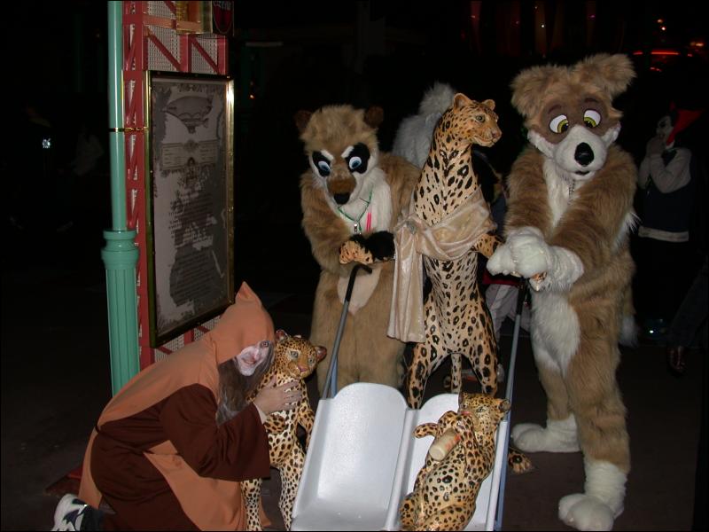 [Num8_200410DisneylandHalloween_28.jpg]