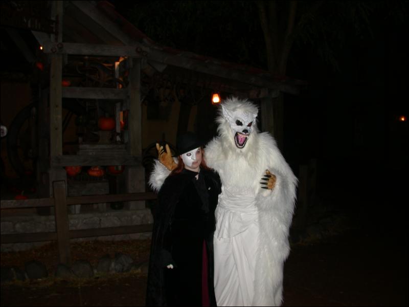 [Num8_200410DisneylandHalloween_84.jpg]