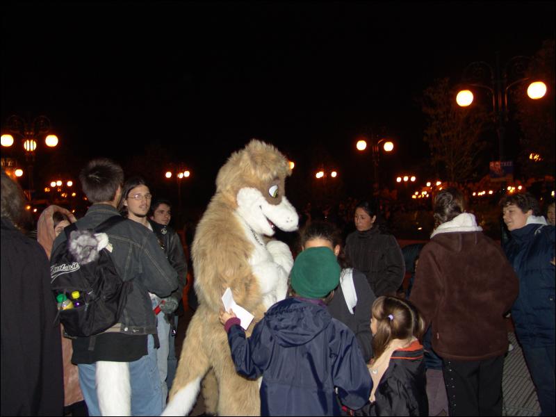 [Yupa_200410DisneylandHalloween_05.jpg]