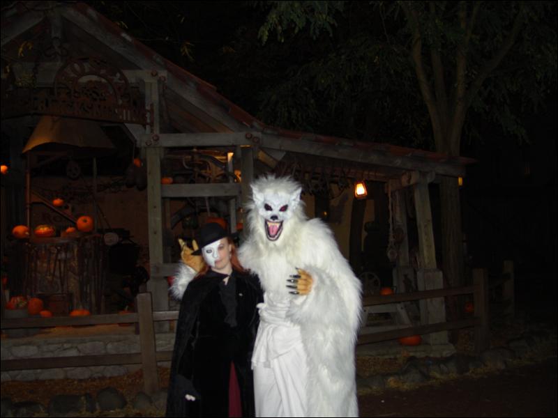 [Yupa_200410DisneylandHalloween_41.jpg]