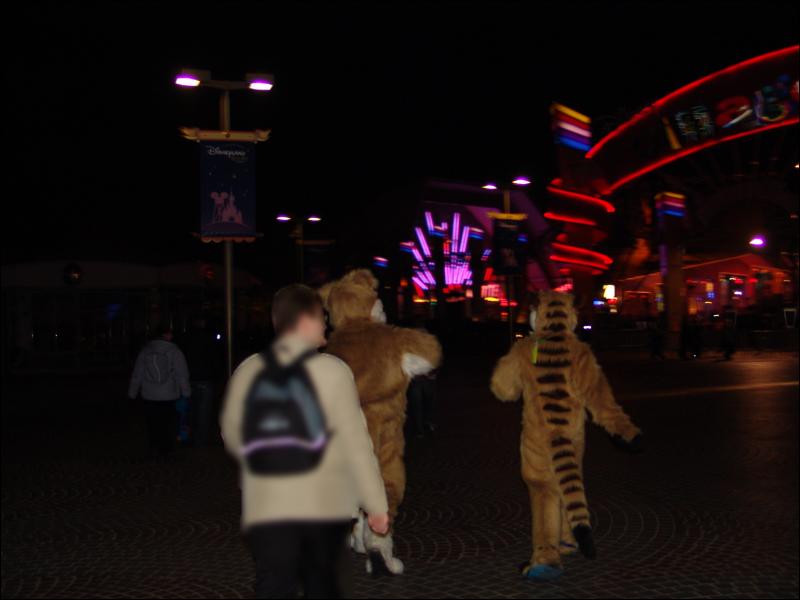 [Yupa_200410DisneylandHalloween_49.jpg]