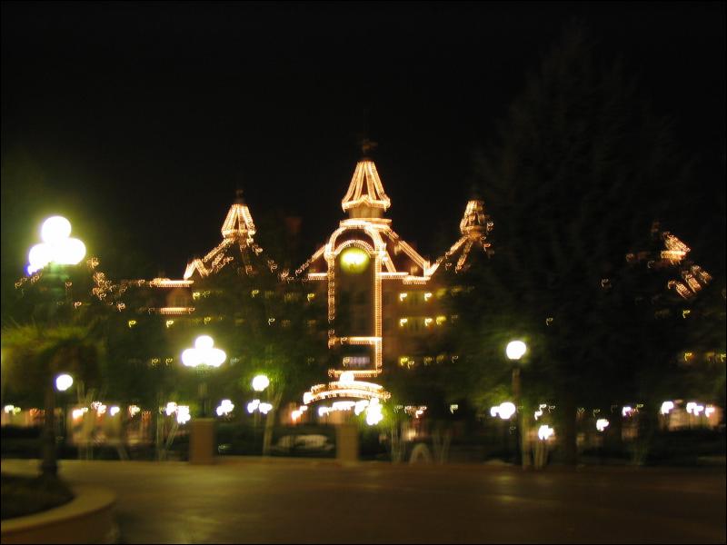 [Morkheleb_200410DisneylandHalloween_11.jpg]