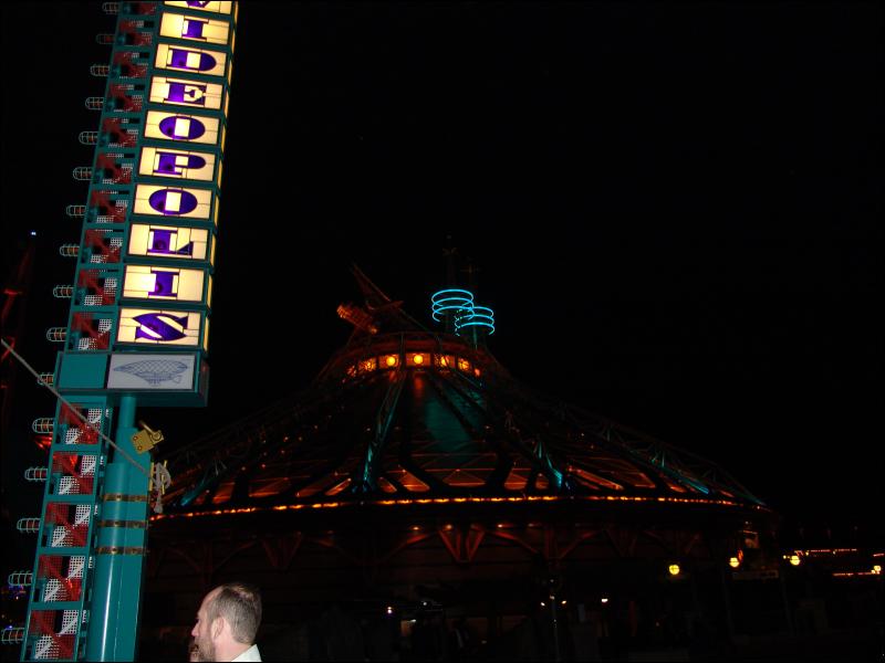 [Yupa_200410DisneylandHalloween_18.jpg]