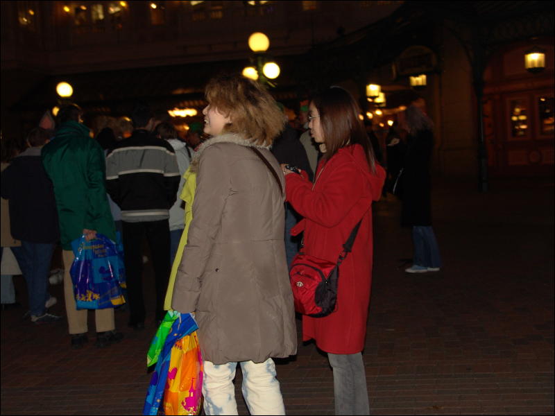 [Yupa_200410DisneylandHalloween_43.jpg]